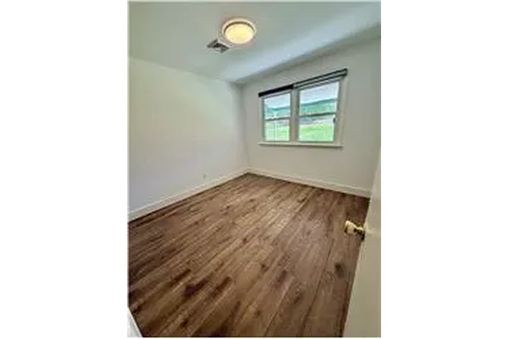 $2600 : Rental property with 3 bedro image 8