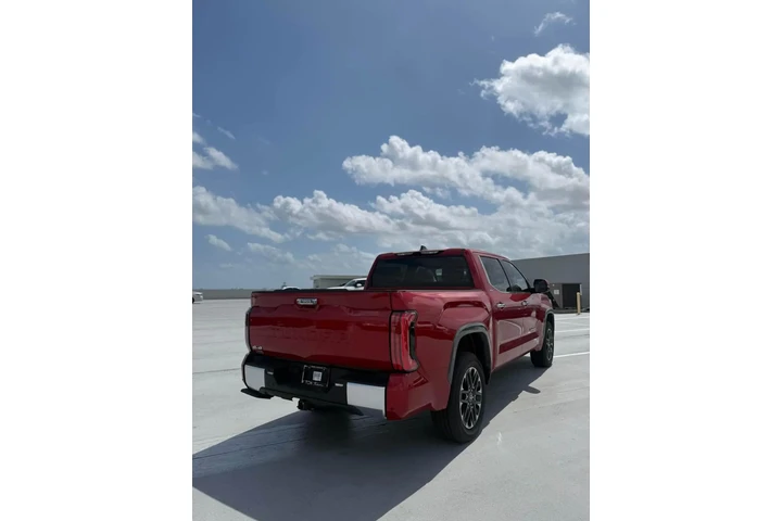 Toyota Tundra Limited image 8