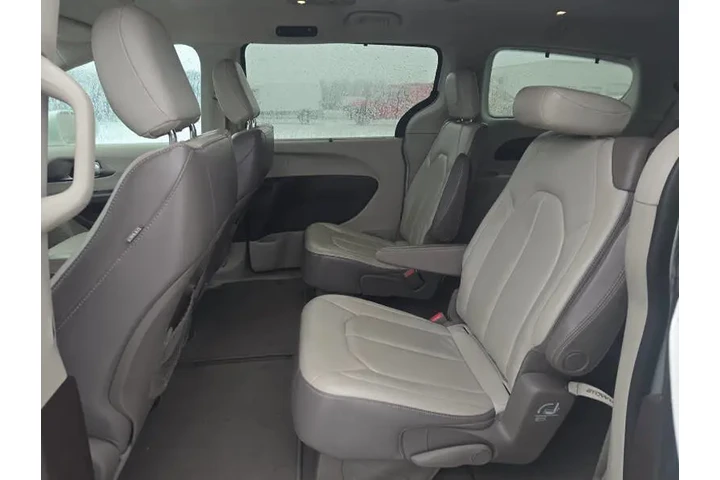 $10995 : 2017 Pacifica Touring Plus image 7