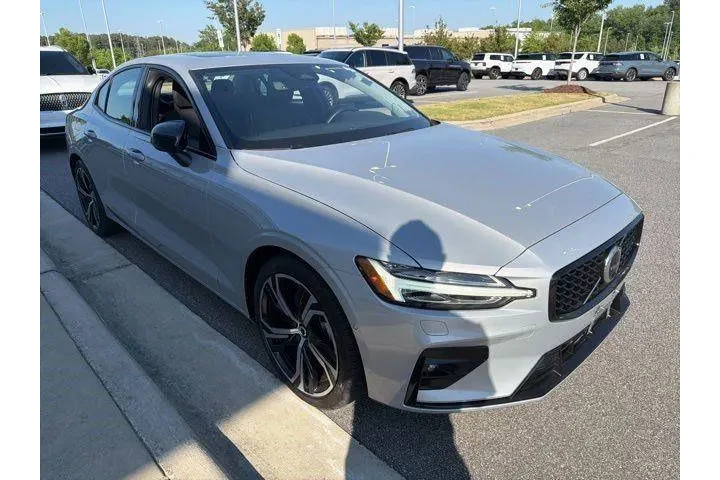 $33430 : Volvo S60 2023 AWD B5 Core B image 7