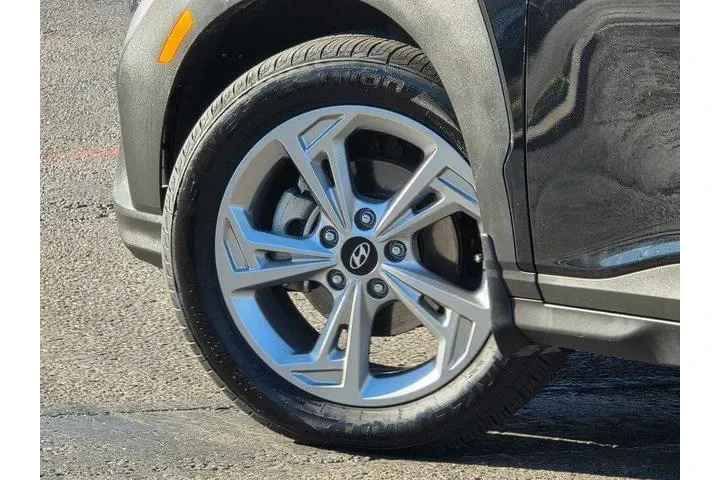 $17990 : Hyundai KONA 2023 SEL 4dr Cr image 8