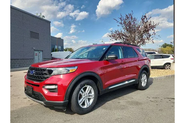 $27990 : Ford Explorer 2021 AWD XLT 4 image 4