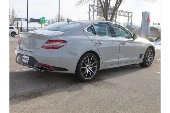 $29477 : Genesis G70 2025 2.5T Standa image 10
