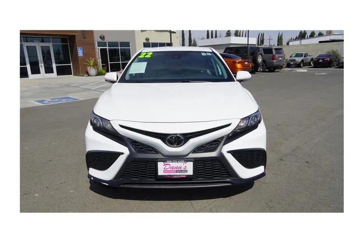 $27984 : 2022 Camry SE Sedan 4D image 3