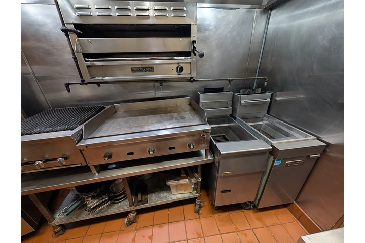 Restaurant cleaning experts image 1