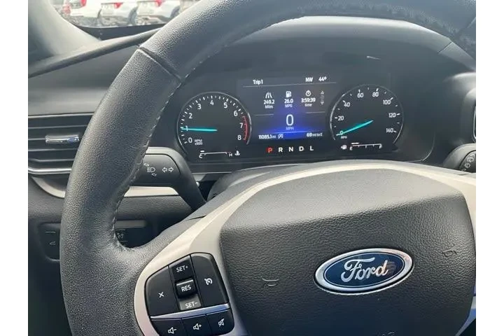 $35681 : Ford Explorer 2023 AWD XLT 4 image 8