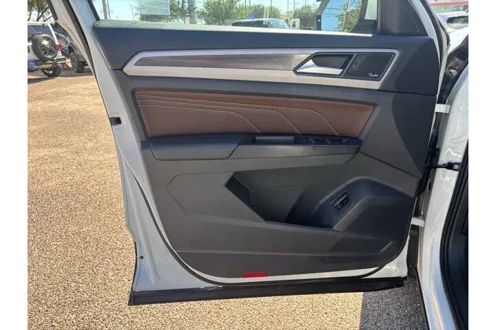 $27937 : 2021 Atlas image 10