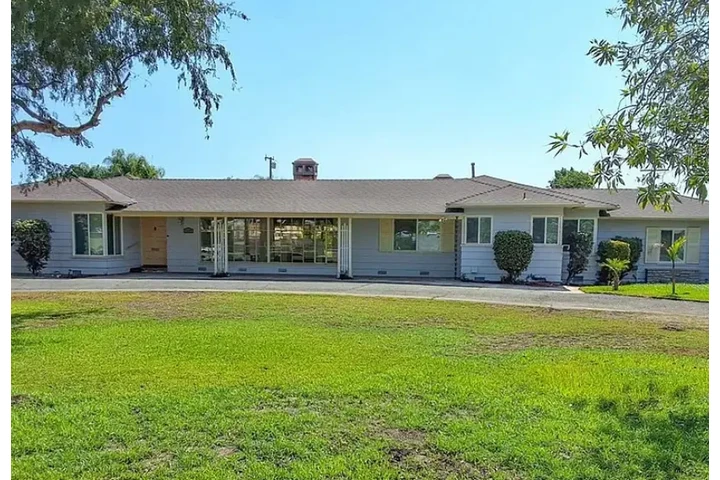 $2596 : HOUSE RENT IN Downey CA image 1