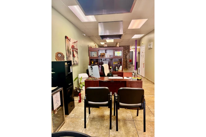 $250 : SE RENTA ESPACIO / ESCRITORIO image 3