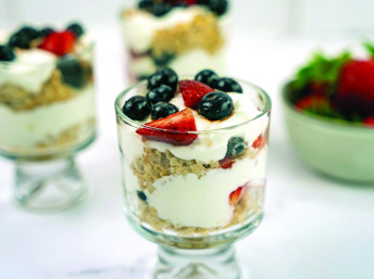Parfaits de yogur y frutas