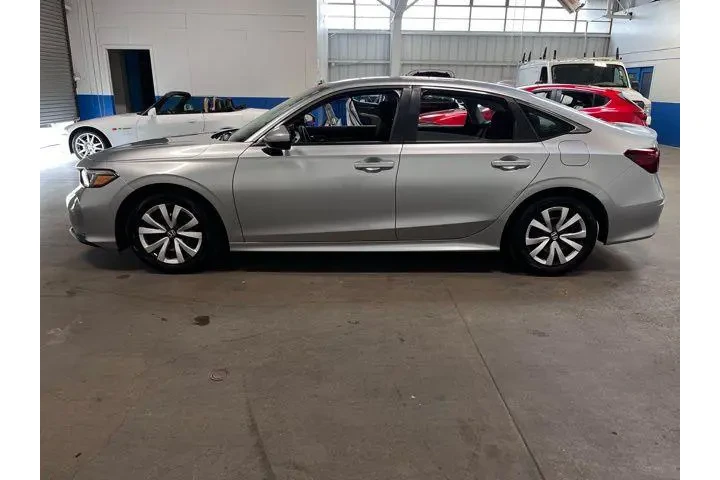 $25445 : Honda Civic 2025 LX 4dr Seda image 6