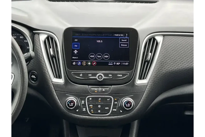 $21459 : Chevrolet Malibu 2024 LT 4dr image 4