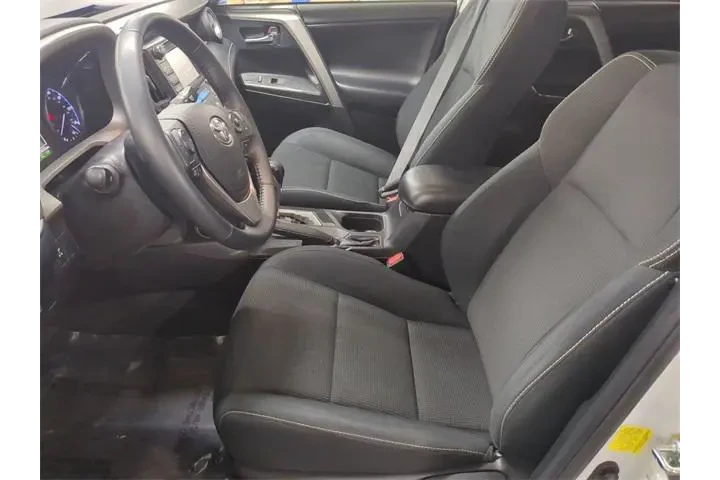 $19000 : Toyota RAV4 2018 AWD Adventu image 9