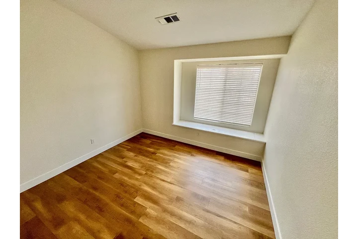 $1200 : North Las Vegas -Available image 10