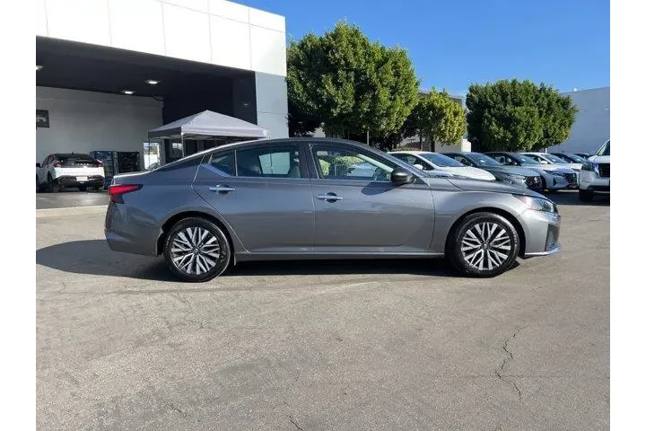 $17981 : Nissan Altima 2024 2.5 SV 4d image 8