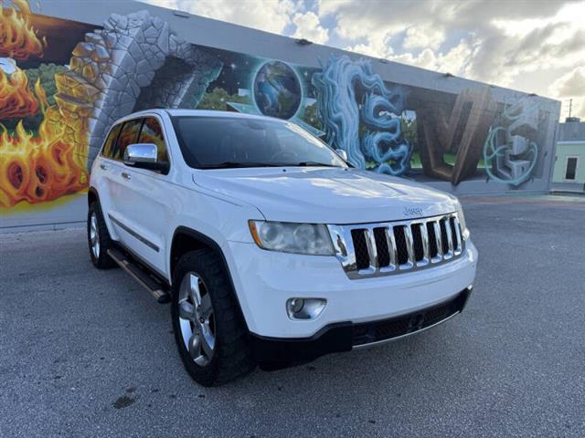 $9977 : 2013 Grand Cherokee Overland image 4