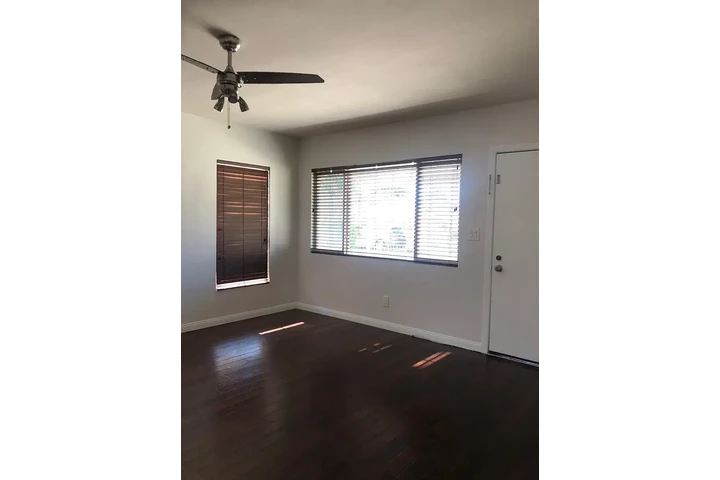 $2400 : Casa disponible para renta image 5
