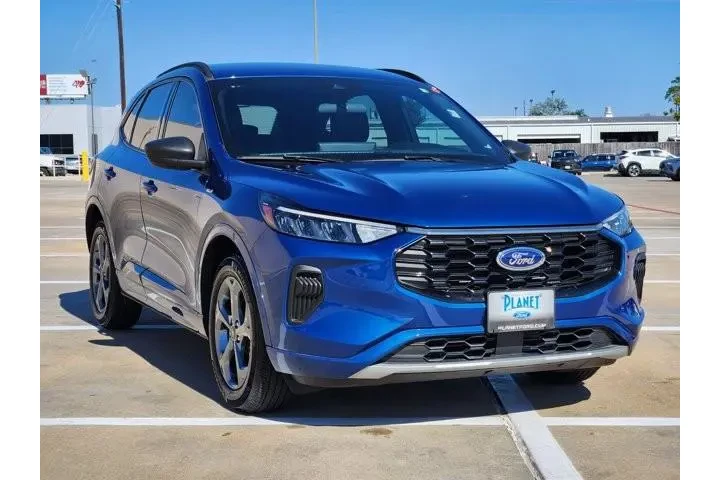 $27730 : Ford Escape 2023 ST-Line 4dr image 3