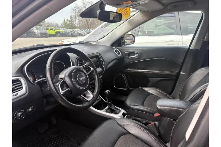 2018 Compass Latitude image 9