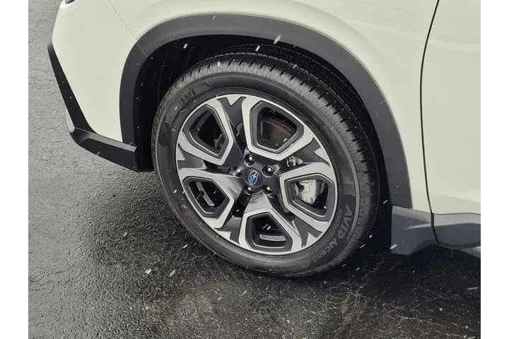 $31981 : Subaru Ascent 2023 AWD Limit image 10