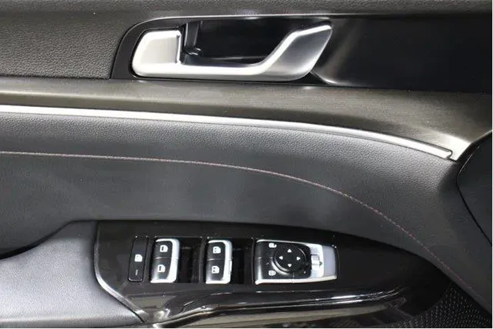 $29998 : Kia K5 2023 GT 4dr Sedan image 7