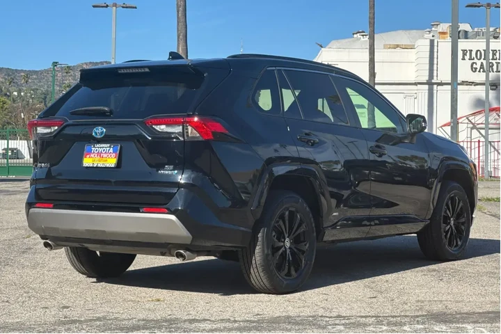 $30995 : Toyota RAV4 Hybrid 2022 AWD image 4