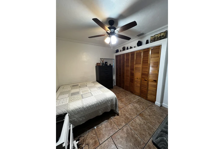 $1400 : Se renta habitación image 6
