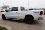 $30988 : Ram 1500 2022 4x4 Laramie 4d thumbnail