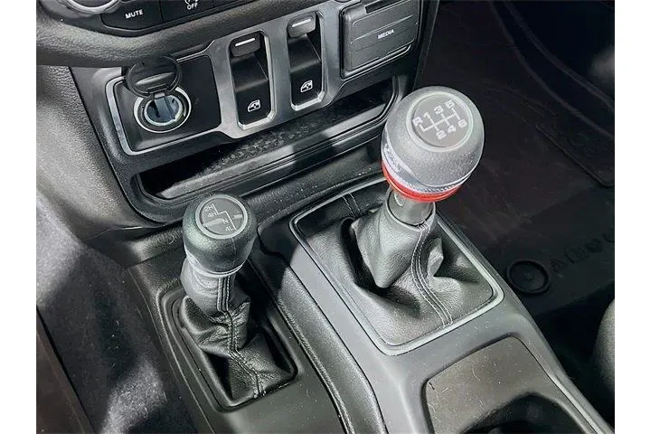 $34975 : Jeep Wrangler 2025 4x4 Sport image 10