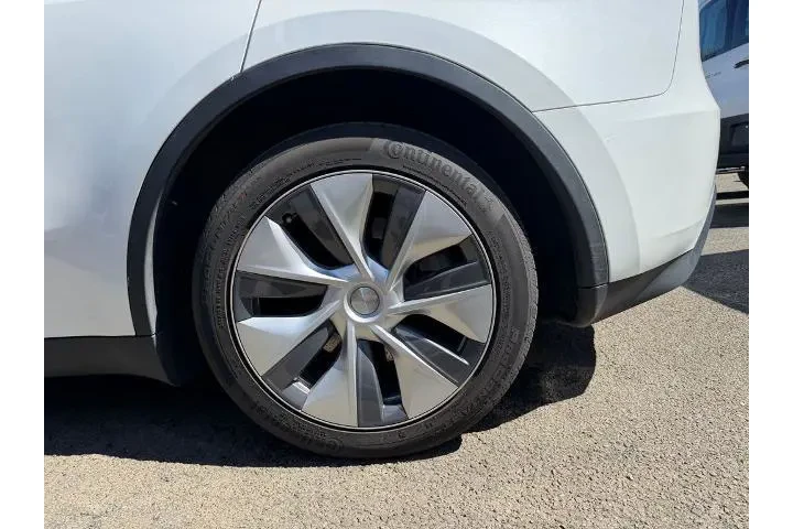 $33700 : Tesla Model Y 2023 AWD Long image 9