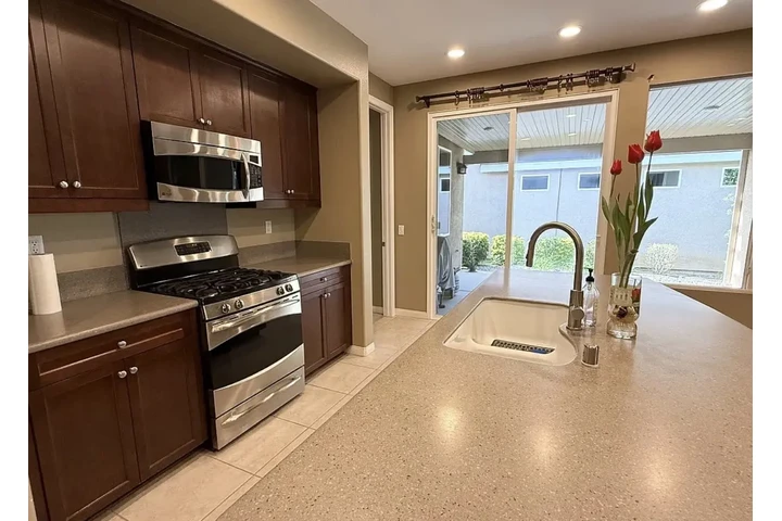 $1000 : Charming 2-bedroom for rent image 5