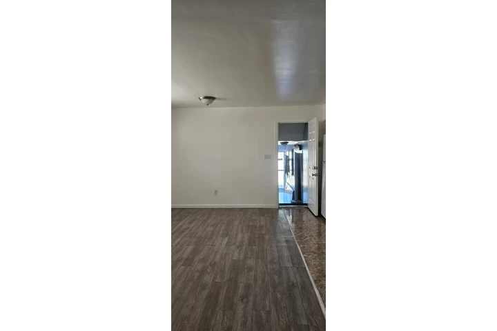 $2200 : Fresh Meadows Walking Apt 1 Bd image 1