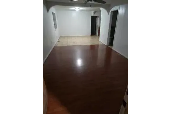 SE RENTA CASA DE ENFRENTE image 9