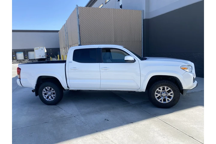 $18900 : Toyota Tacoma 2017 4x4 image 5