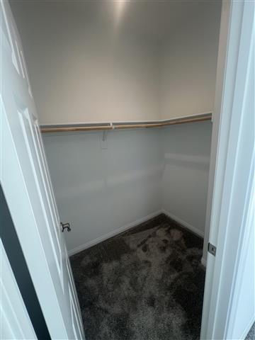 $700 : RENT 1 room North Fontana image 6