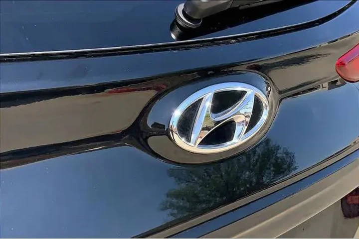 $21962 : Hyundai KONA 2023 SEL 4dr Cr image 10