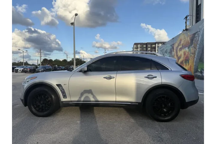 $13995 : 2017 QX70 image 10