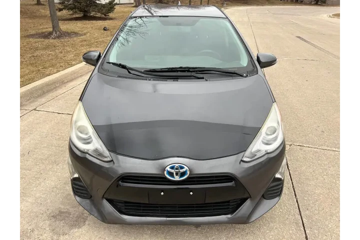 $8997 : 2016 Prius c Two image 3