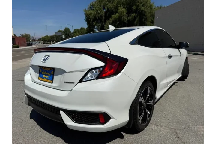 2017 Civic Touring image 7