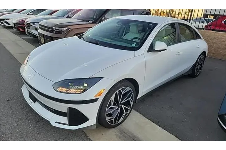 $21944 : Hyundai IONIQ 6 2023 SEL 4dr image 4