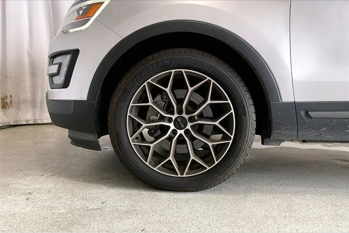 $17991 : Ford Explorer 2017 XLT 4dr S image 5