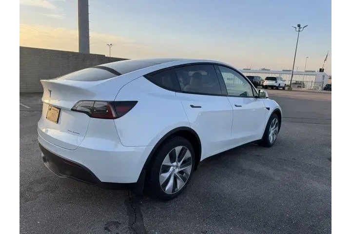 $29982 : Tesla Model Y 2022 AWD Long image 7