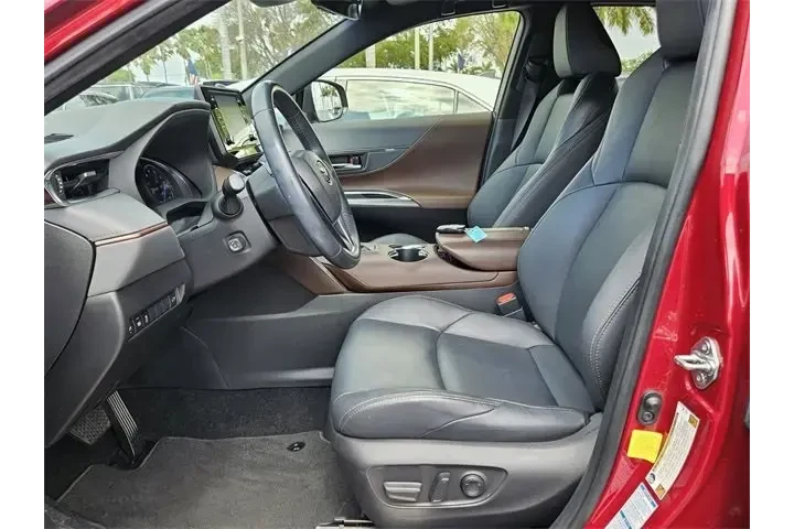 $31990 : Toyota Venza 2022 AWD XLE 4d image 3