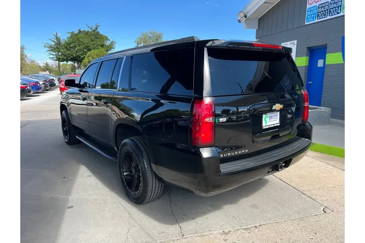 2017 Suburban LT 4WD image 7