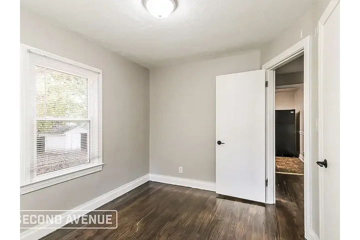 $1300 : Standard 3bd and 1bt image 10