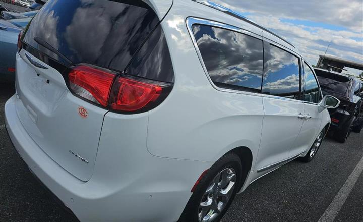 $19000 : 2017 CHRYSLER PACIFICA image 4