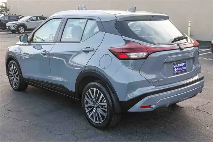 $14395 : Nissan Kicks 2023 SV 4dr Cro image 4