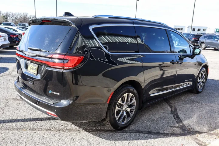 $42087 : 2024 Pacifica Hybrid Pinnacle image 4