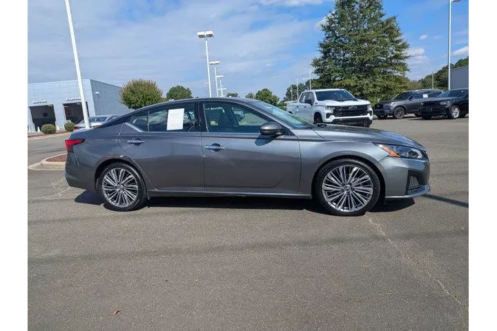 $21792 : Nissan Altima 2023 2.5 SL 4d image 5