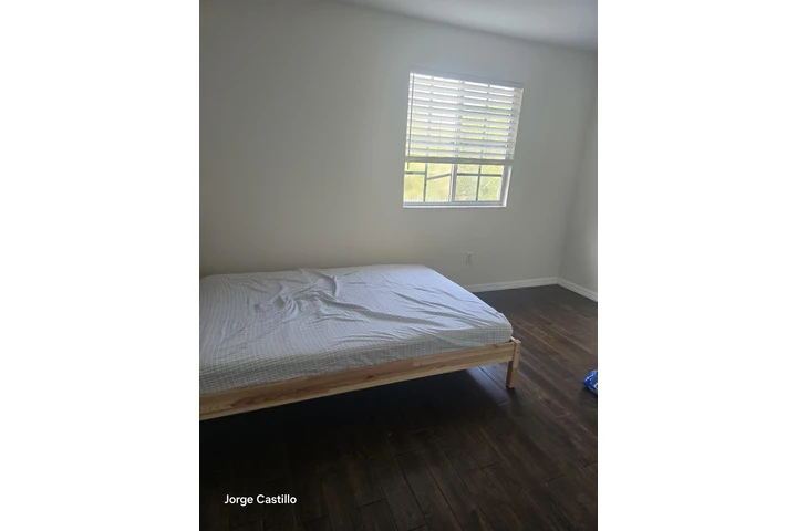 $700 : Se alquila habitaciòn (Miramar image 3
